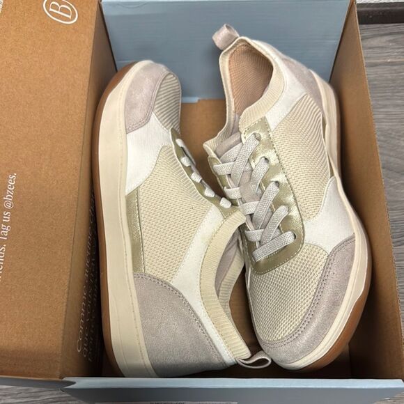 Bzees Dynamic Slip On Sneaker - Picture 2 of 11